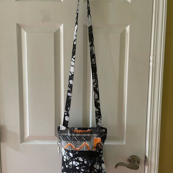 Project Lydia Giraffe Black and White Small crossbody bag . - Picture 3 of 12